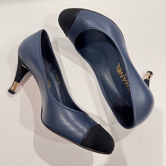 CHANEL Cruise 2012 Collection Cap Toe Pumps Navy Black 38 GUC - Picture 10 of 15